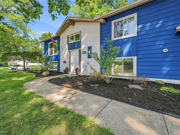 3rd image of 825 Valley Dr