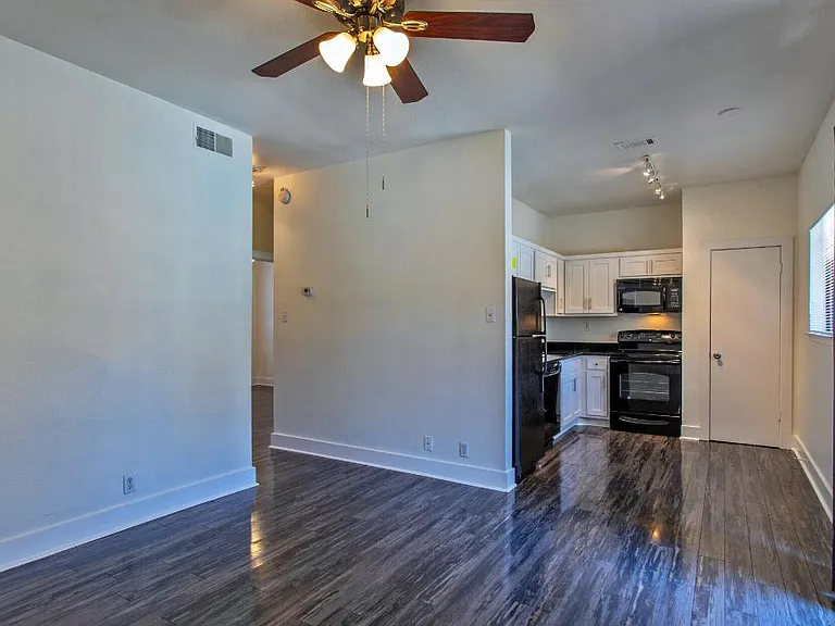 Old South Austin Apartments — Photo 5