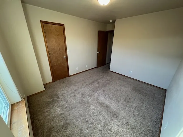 435 E St NE — Photo 22