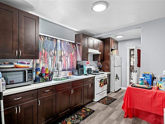 4th image of 130 W 85th St