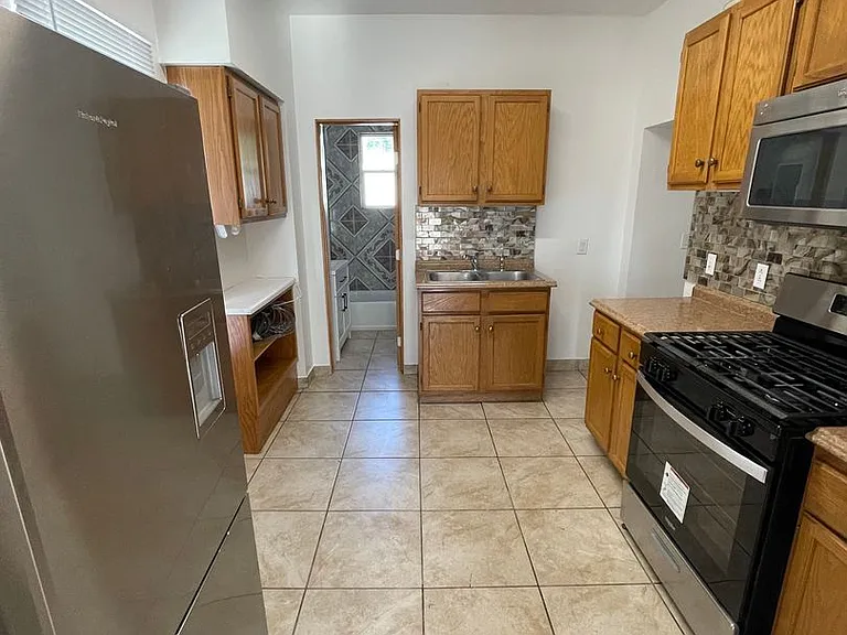 706 Railroad Ave #1 — Photo 3