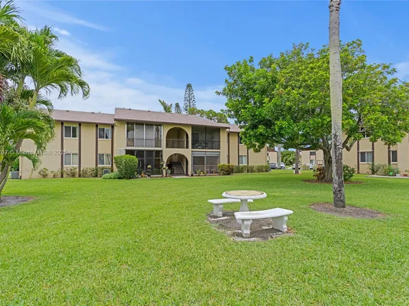 311 Pine Ridge Cir APT C-2, Greenacres, FL 33463