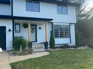 1218 Waldenwood Ln NE, Cedar Rapids, IA 52402