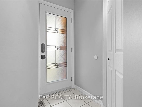 2nd image of 851 Beauregard Cres
