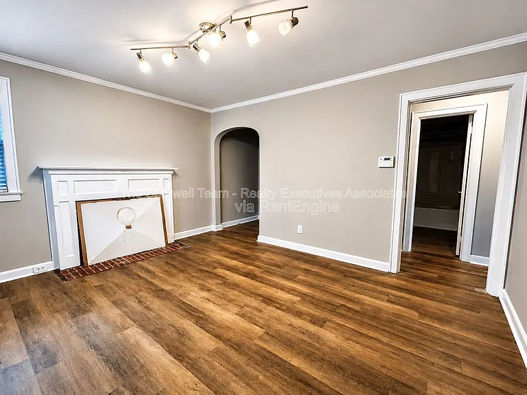 2540 Larkwood Ln — Photo 2