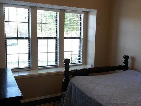 4th image of 3402 Meadowview Dr