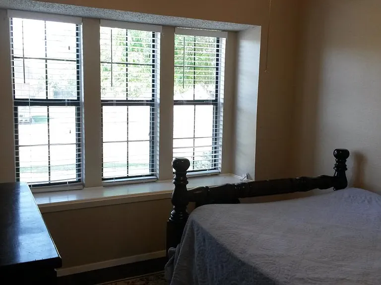 3402 Meadowview Dr — Photo 3