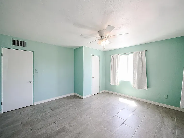 2217 E Harvard St — Photo 25