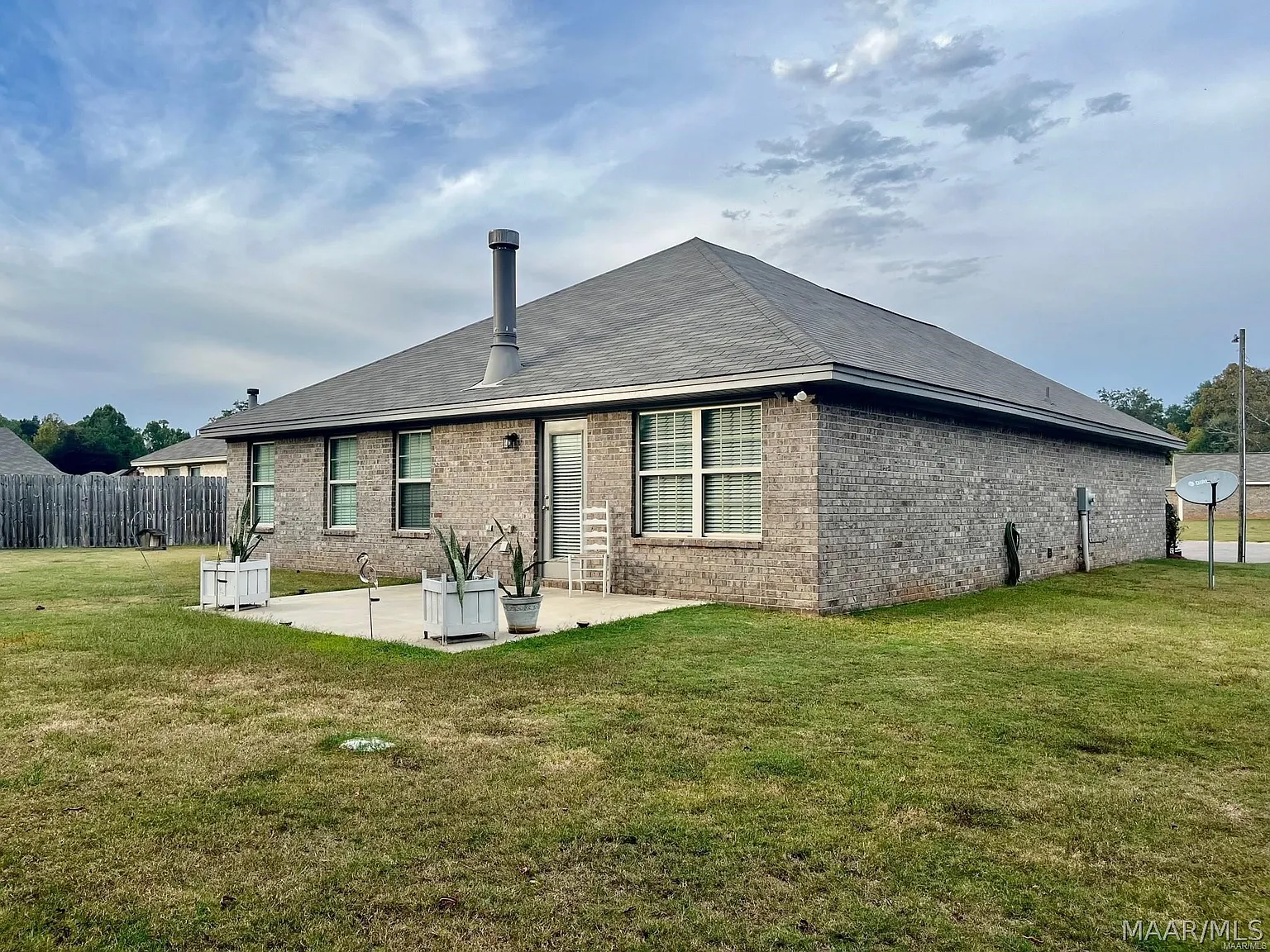 3 bed, 2.0 bath, 1446 sqft, $1,900 — Photo 4