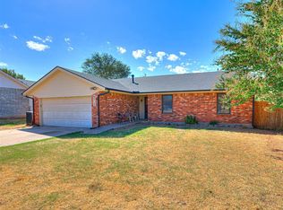 8712 Oakridge Dr, Midwest City, OK 73110