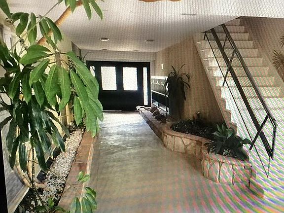3rd image of 1520 N Hayworth Ave APT 2