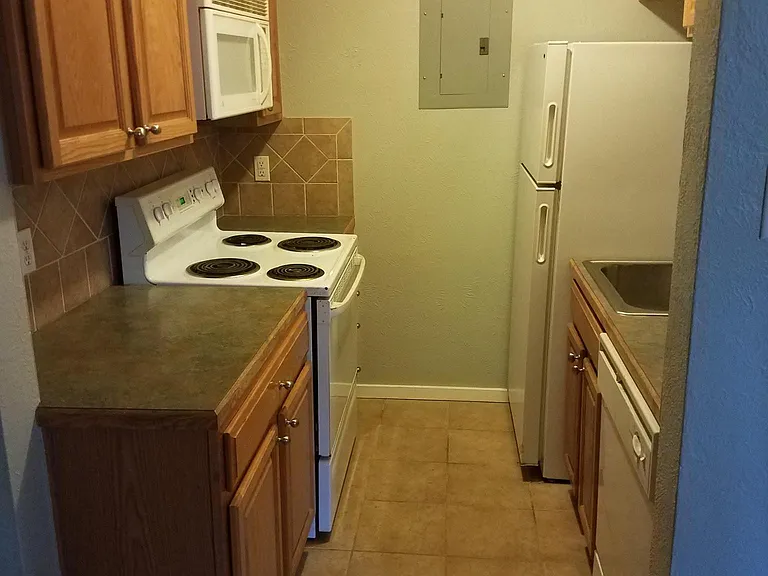 733 E 2nd Ave #206 — Photo 16
