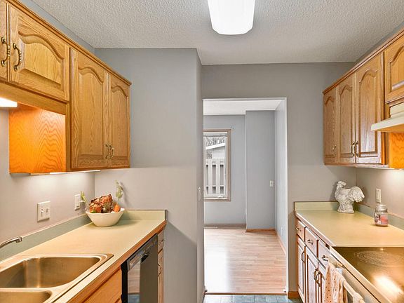4th image of 650 W 9th St