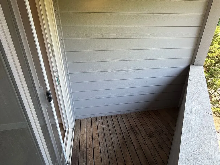 315 NW 9th St #6 — Photo 12