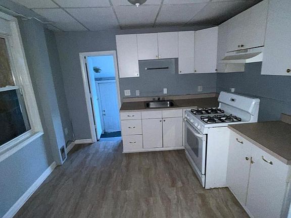 3rd image of 1014 N Warwick Ave