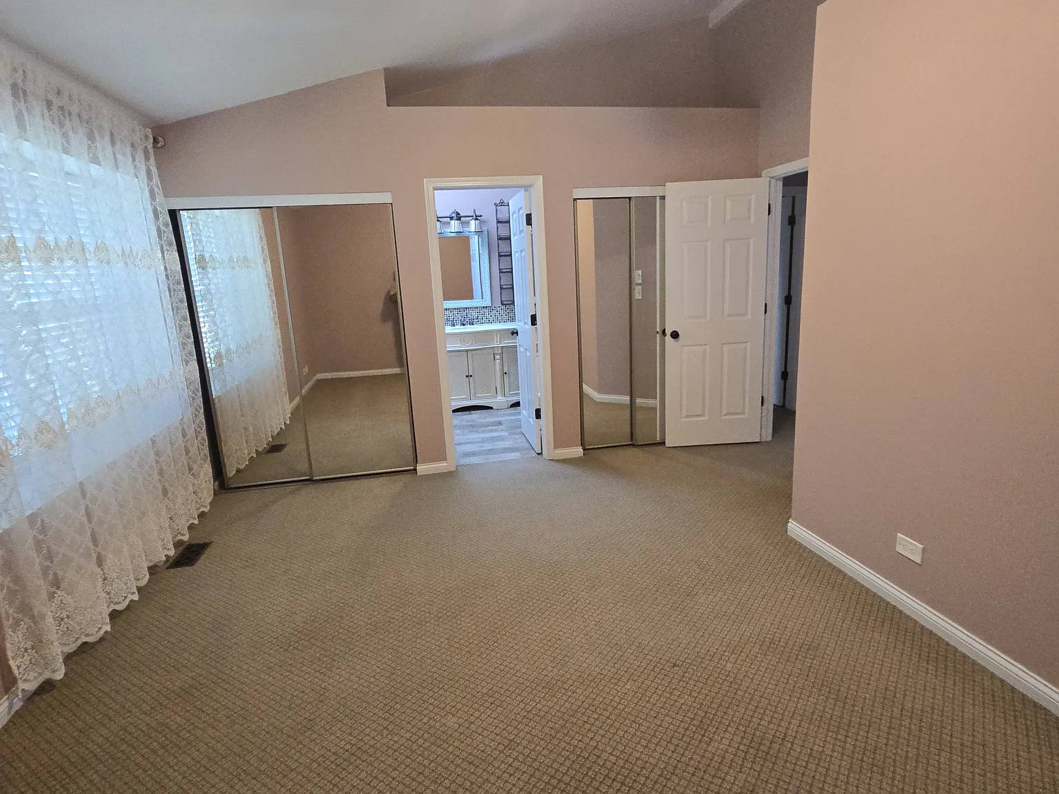 2 bed, 1.5 bath, 1135 sqft, $2,500 — Photo 2