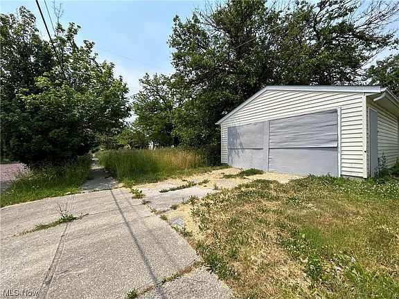 5th image of 3634 E 118th St