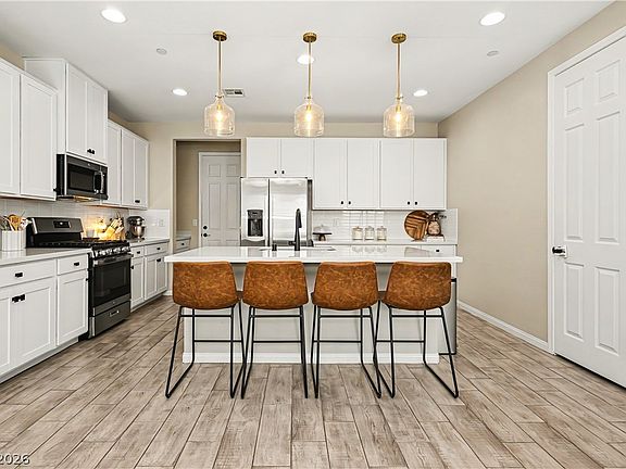 3rd image of 749 Cottonwood Hill Pl