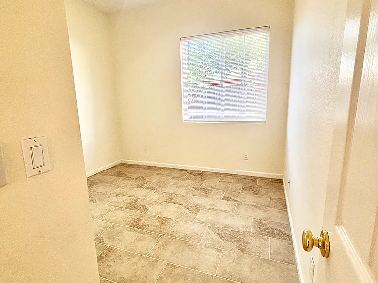981 Pearce Ct — Photo 14