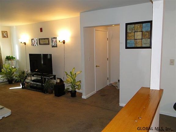 3rd image of 221 Vliet Blvd