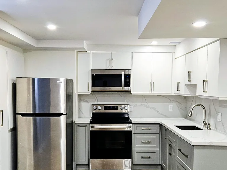 31 Swansea St #BASEMENT — Photo 8