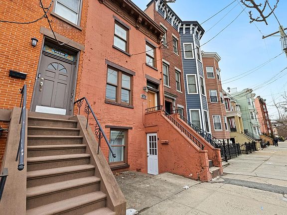 2nd image of 325 Pavonia Ave