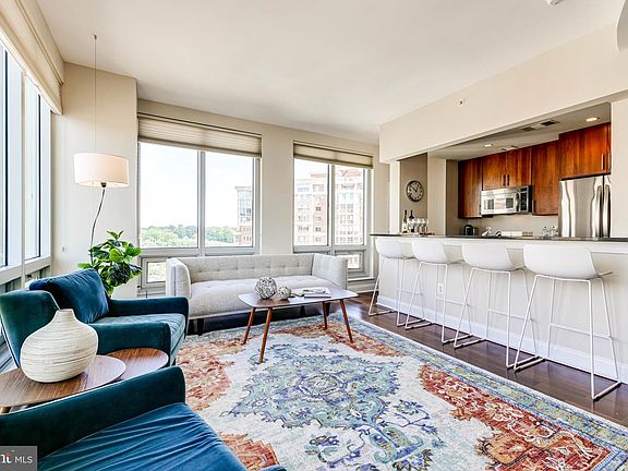 3rd image of 2050 Jamieson Ave APT 1404