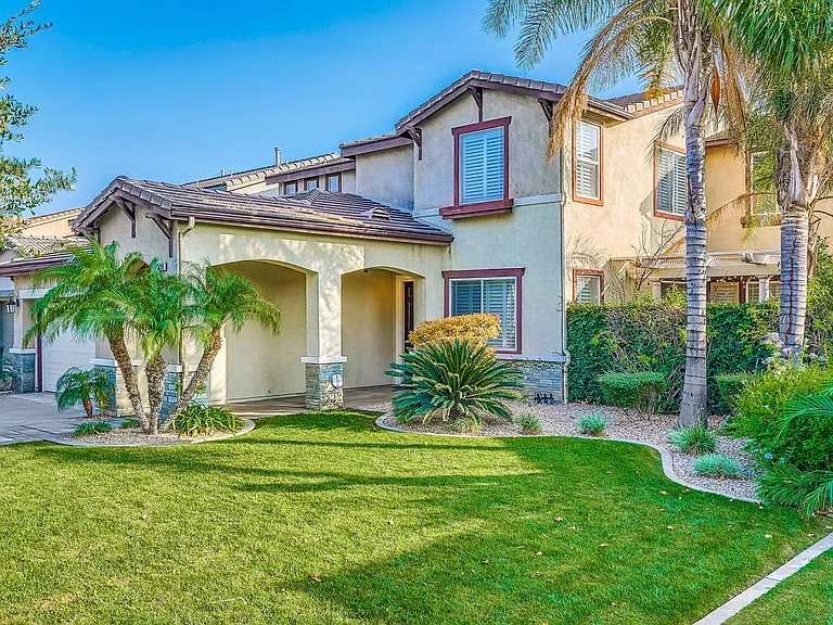 15211 Holiday Dr — Photo 2