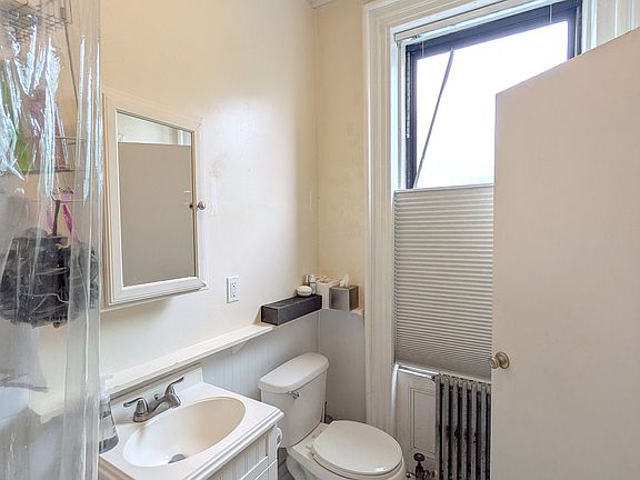 4th image of 112 Brooklyn Ave #2