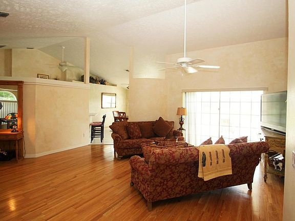 5th image of 650 NE 95th St