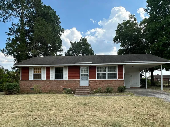 1103 W Pope St, Benson, NC 27504