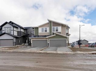 99 W Waterford Mews, Chestermere, AB T1X 3B7