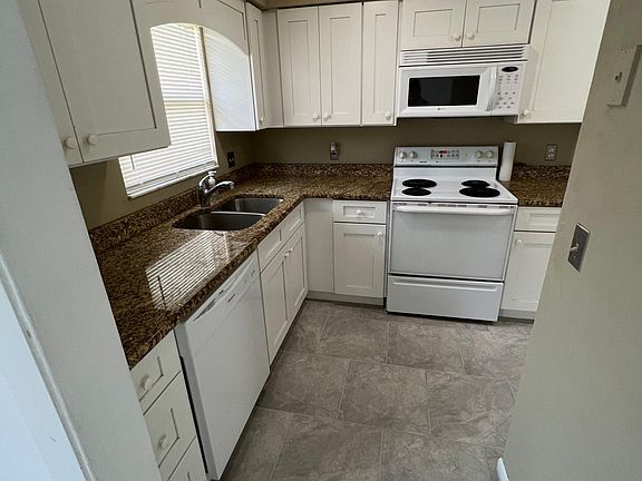 4th image of 172 Woodside Dr