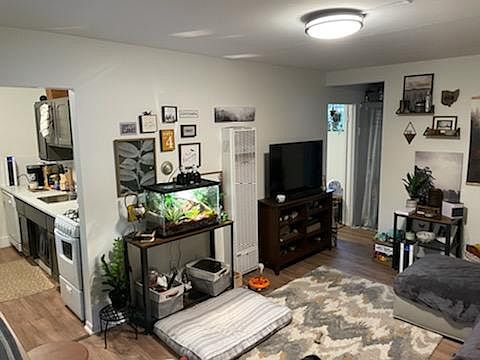 4th image of 1136 Highland St