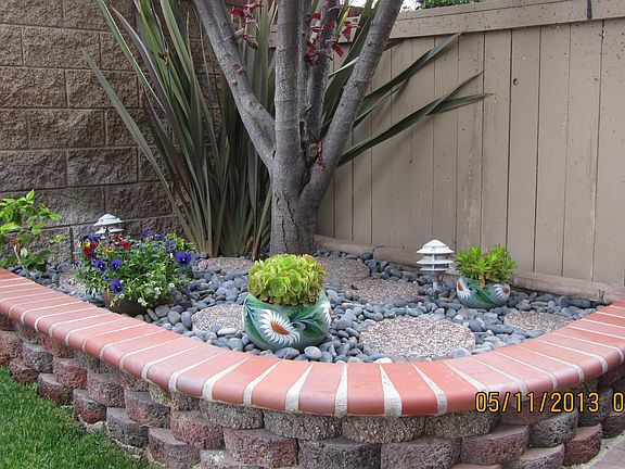 Planters with sprinklers 