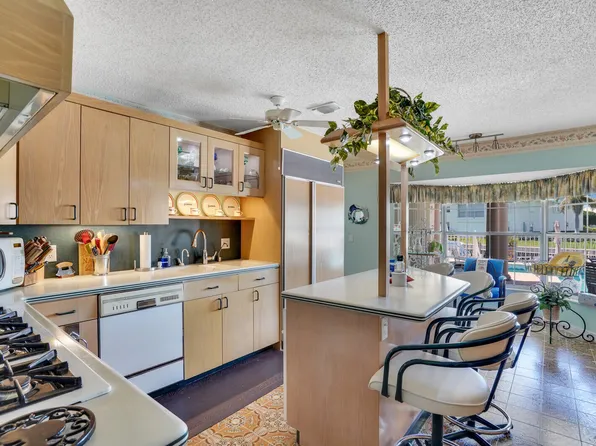 1071 Singer Drive, Singer Island, FL 33404