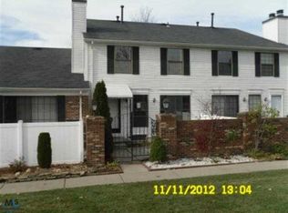 38812 Golfview Dr E, Clinton Township, MI 48038