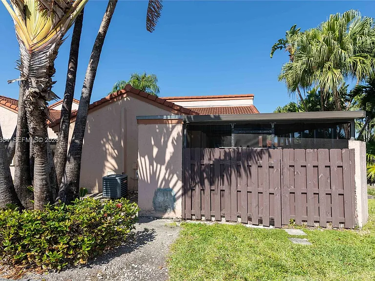 17059 NW 60th Ct — Photo 11