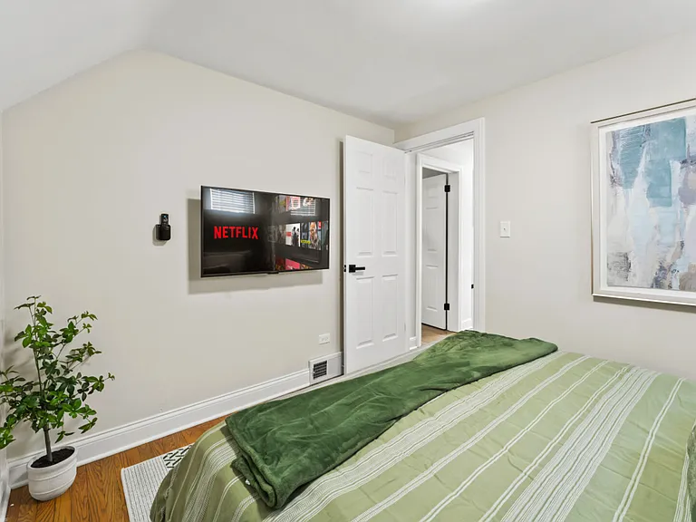 S Ellis St — Photo 14