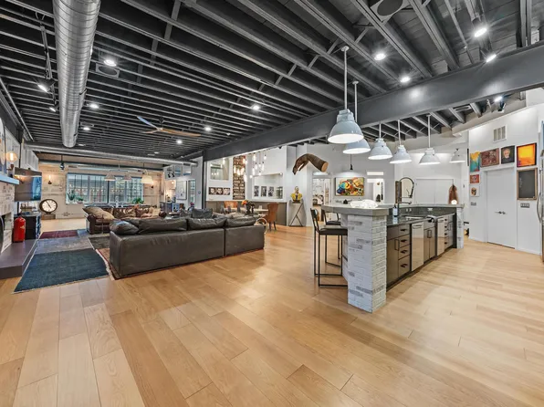 17 W 3rd Ave APT 213, Columbus, OH 43201