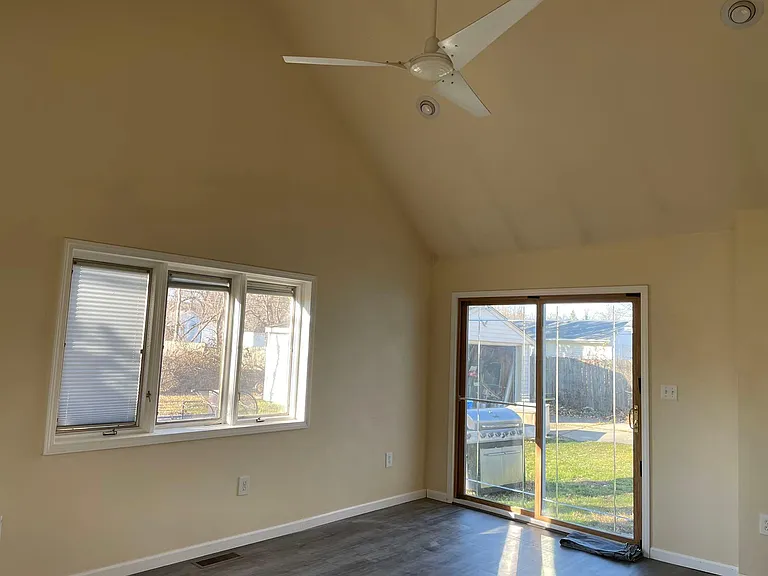 1811 Eastport Dr — Photo 10