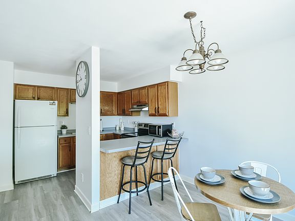 3rd image of 2549 Malmquist Ave