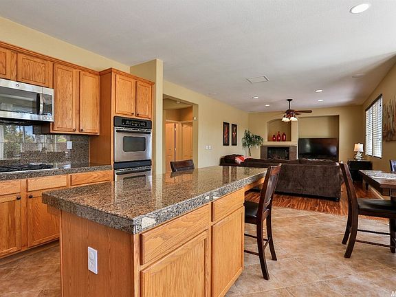5th image of 3550 Beretania Way
