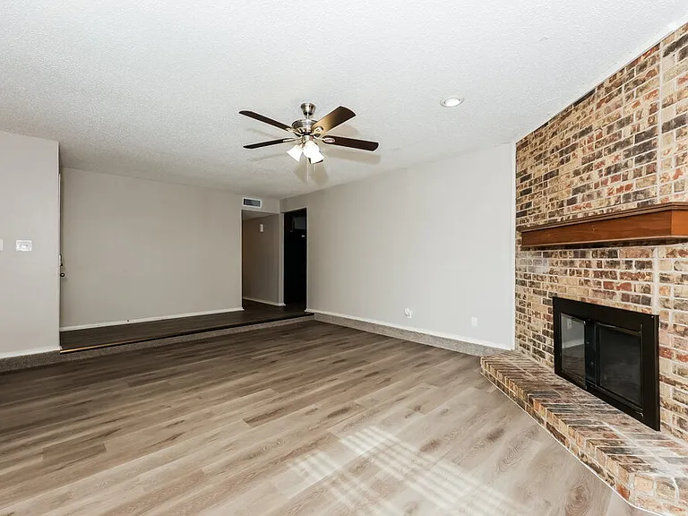 4008 Shackelford Dr — Photo 3