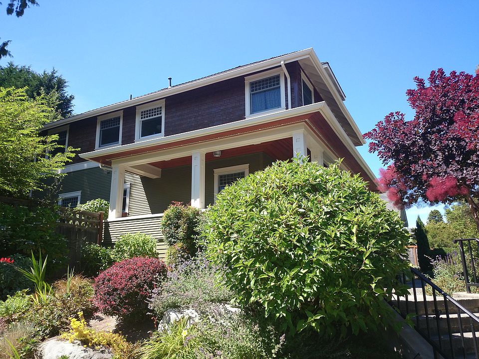 2nd image of 403 32nd Ave