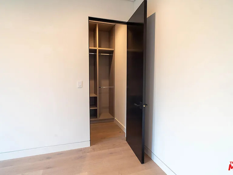 829 N Ogden Dr — Photo 38