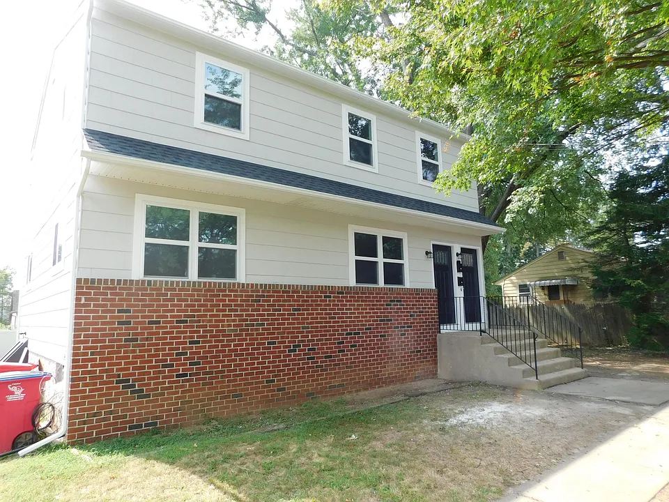 320 Kalmia St