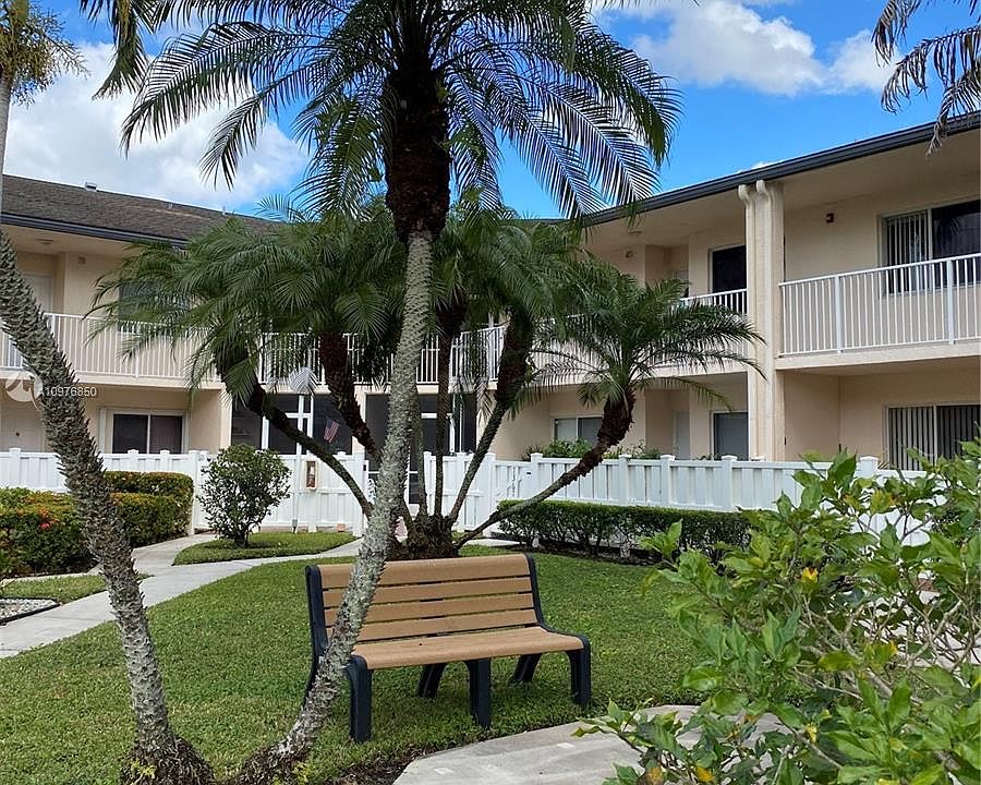 1st image of 7397 N Devon Dr #207