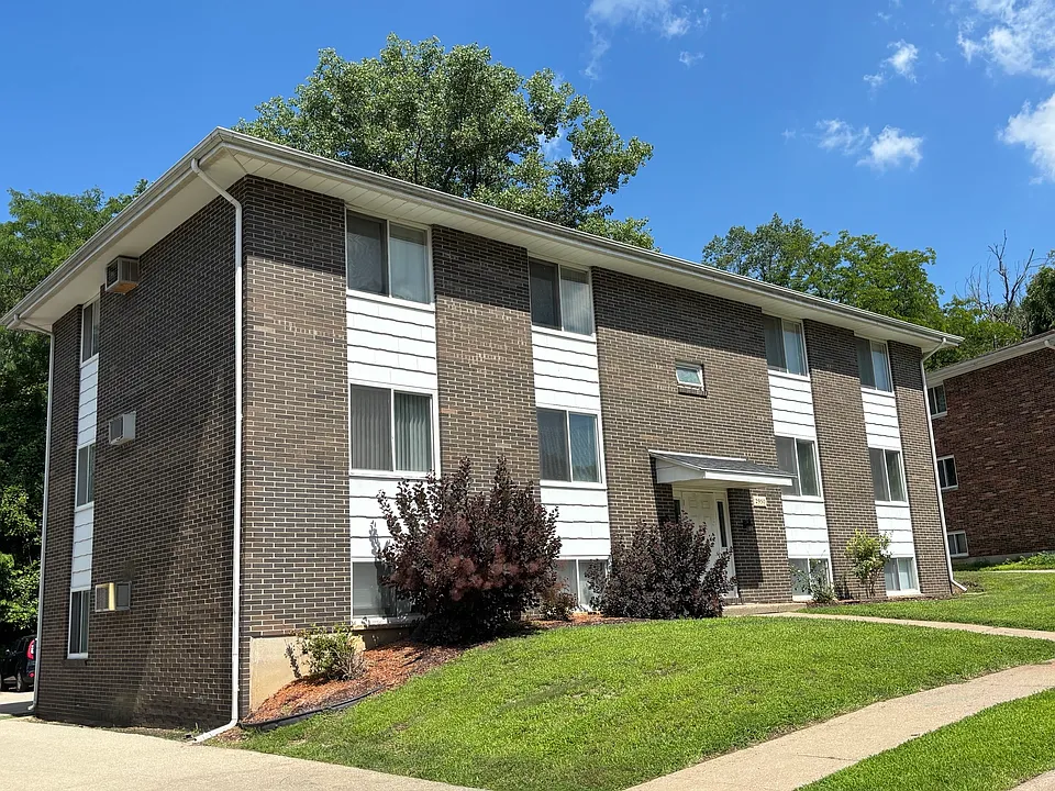 2950 Wildwood Dr #4