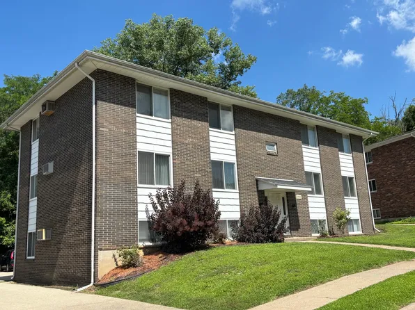 2950 Wildwood Dr #4, Dubuque, IA 52001